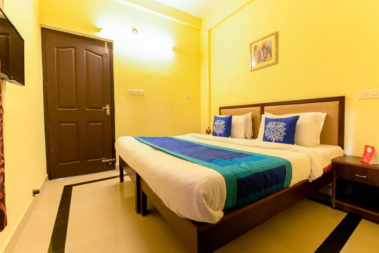 Oyo 8273 Diamond Inn Kochi Bagian luar foto