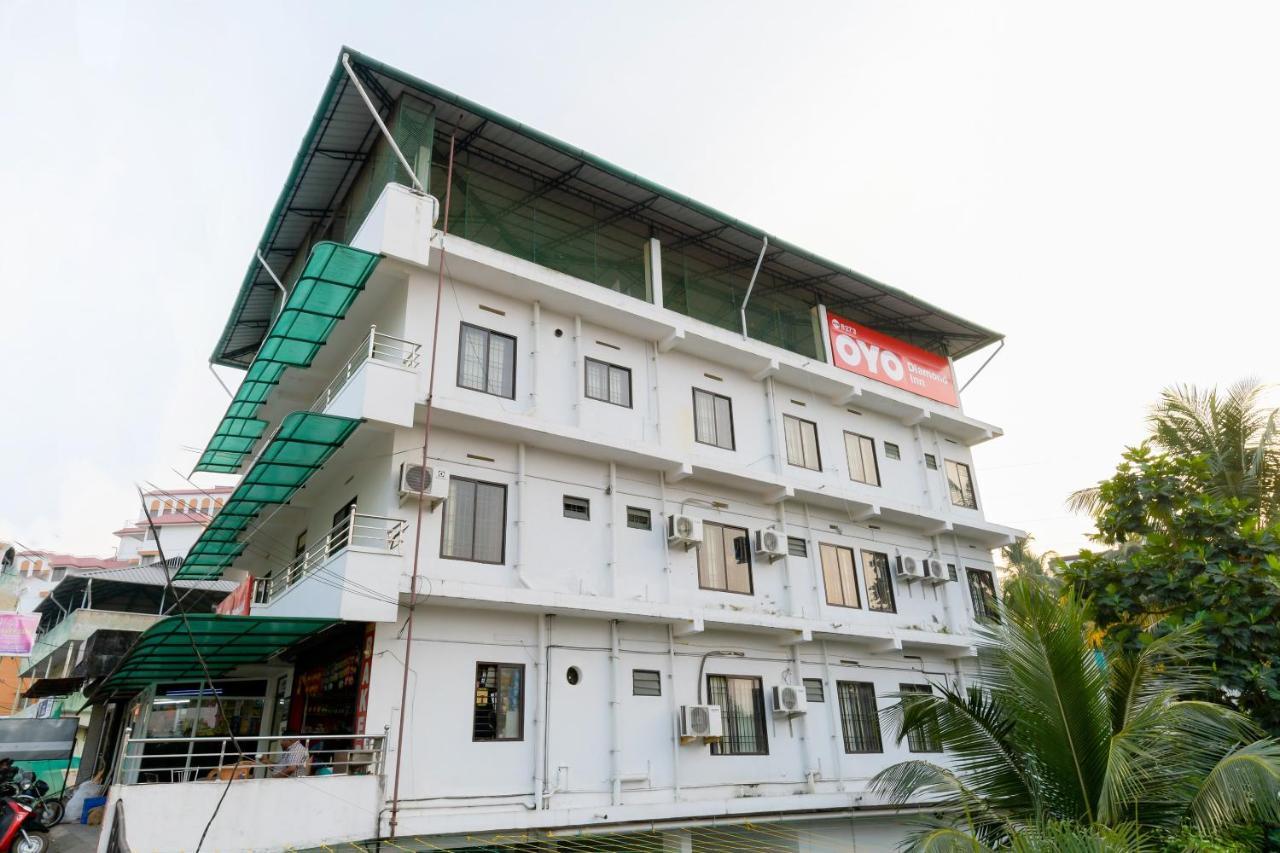 Oyo 8273 Diamond Inn Kochi Bagian luar foto