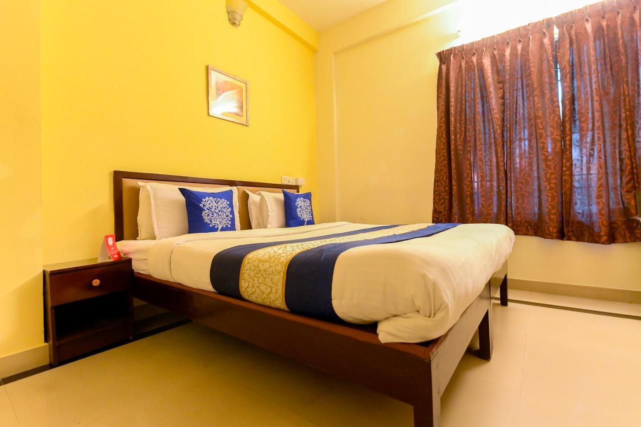 Oyo 8273 Diamond Inn Kochi Bagian luar foto