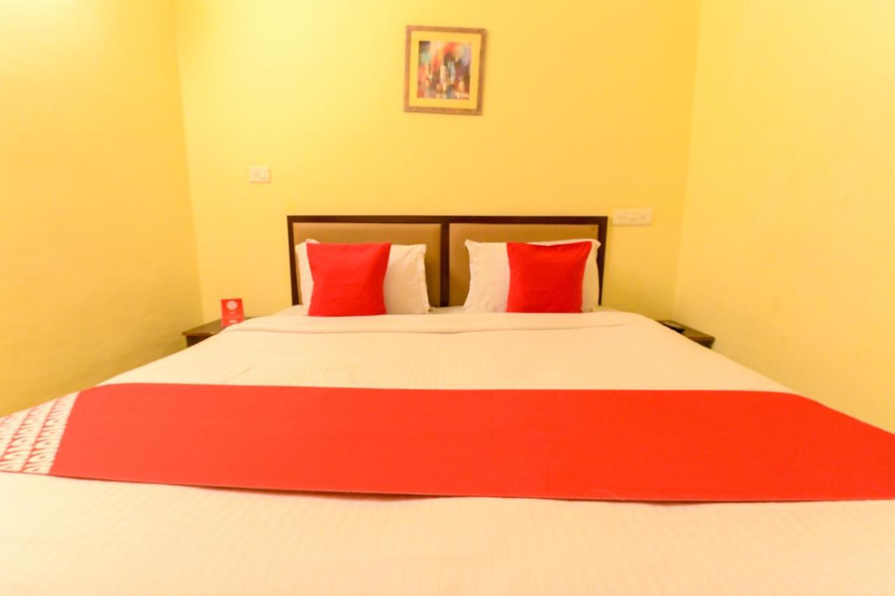 Oyo 8273 Diamond Inn Kochi Bagian luar foto