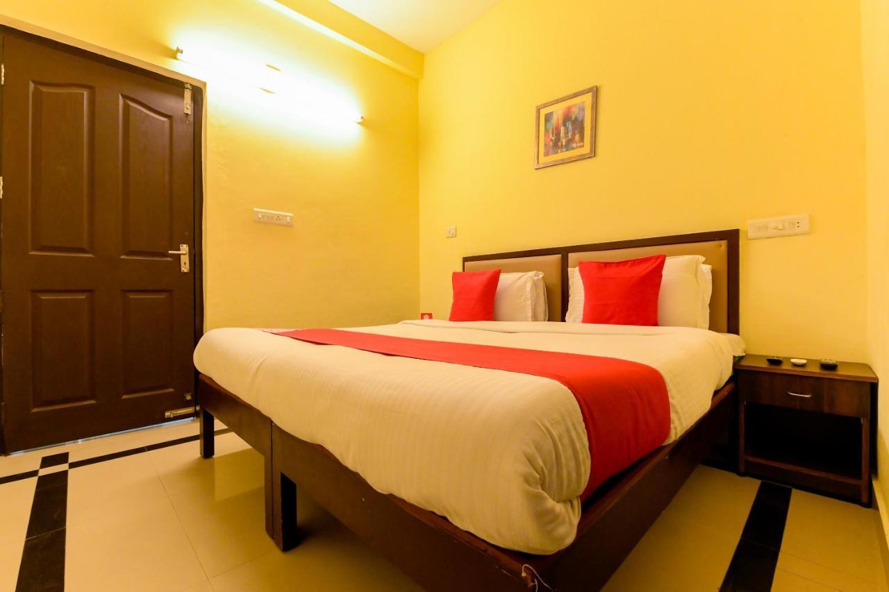 Oyo 8273 Diamond Inn Kochi Bagian luar foto