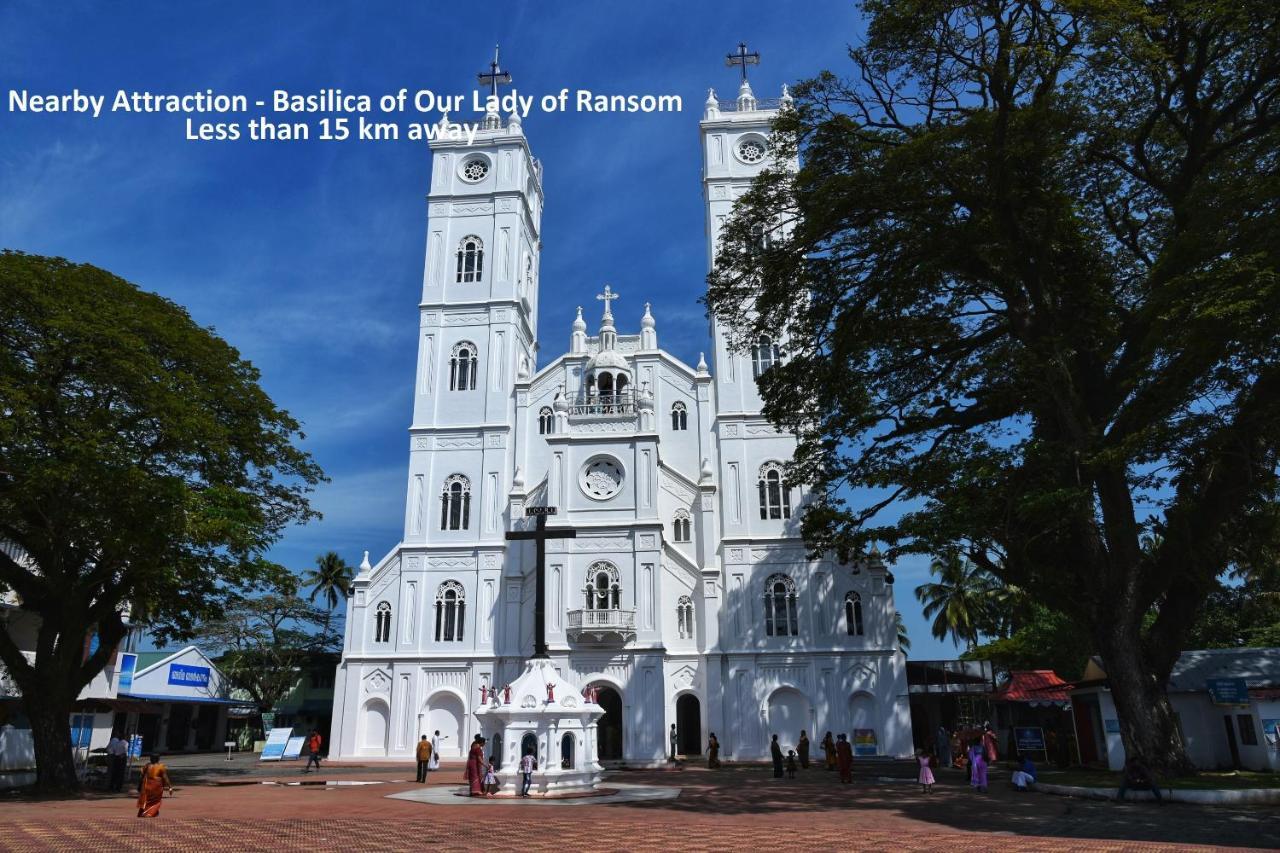 Oyo 8273 Diamond Inn Kochi Bagian luar foto